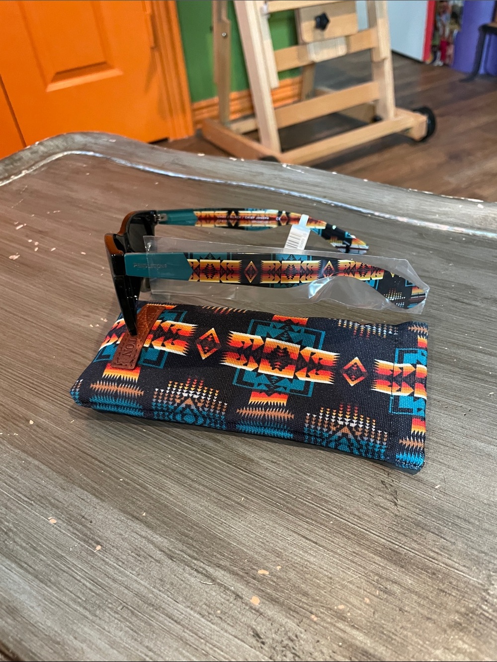 Pendleton Black Sunglasses with Turquoise & Orange Patterned Case - Picture 2 of 5